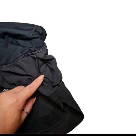 Lululemon Womens Black Fold Top Running Shorts 6 - Picture 3 of 7